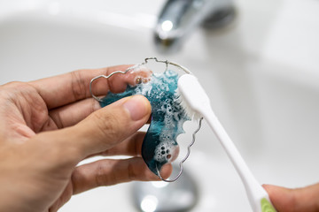 how to clean a retainer